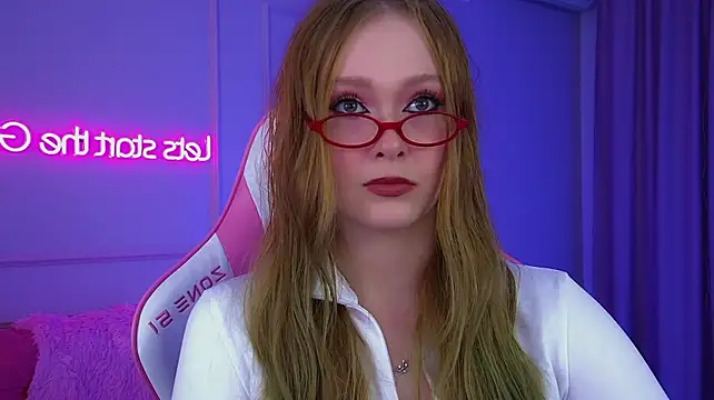 AgataFoxley live cam on StripChat