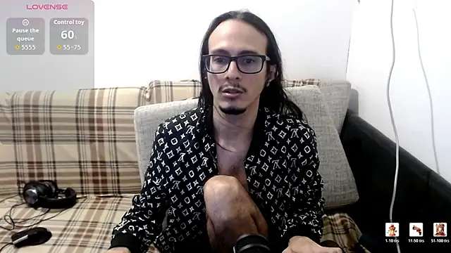 cholitohermoso live cam on StripChat