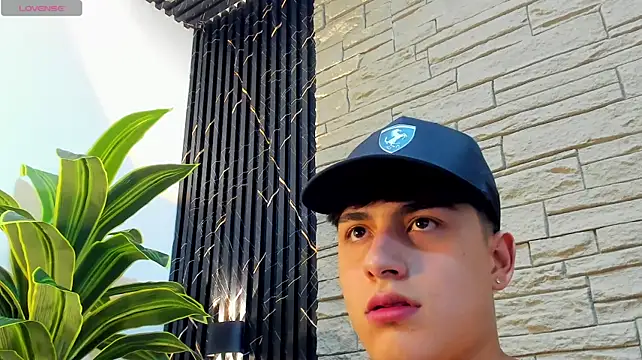 Lander_Cruz live cam on StripChat
