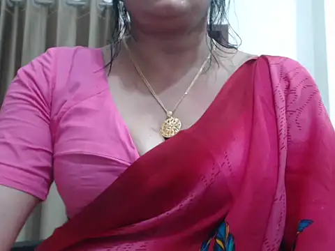 Maisa-130 live cam on StripChat