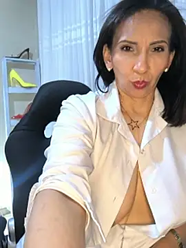 Mrsvictoriaaa live cam on StripChat