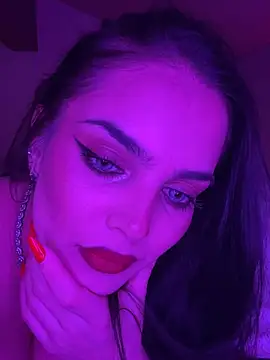 LunnaVey live cam on StripChat