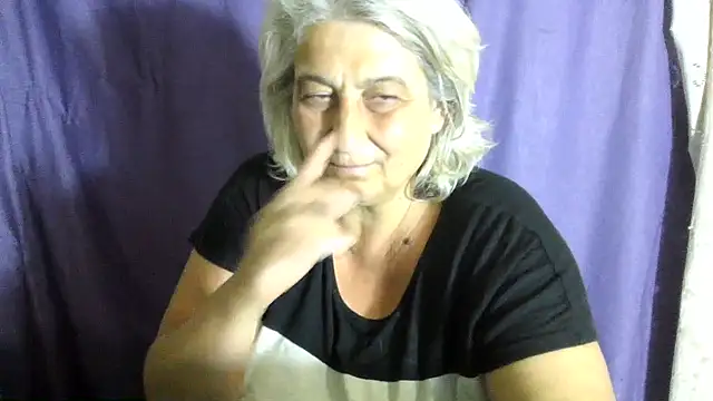 ExquisiteMature live cam on StripChat