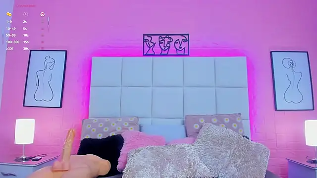 charlotte_kisss live cam on StripChat