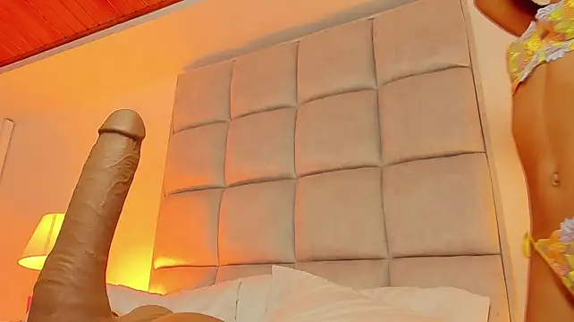 sarahtexas_ live cam on StripChat