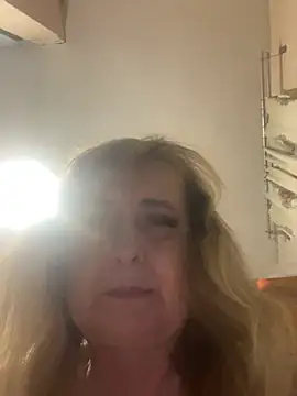 Irina2909@xh live cam on StripChat