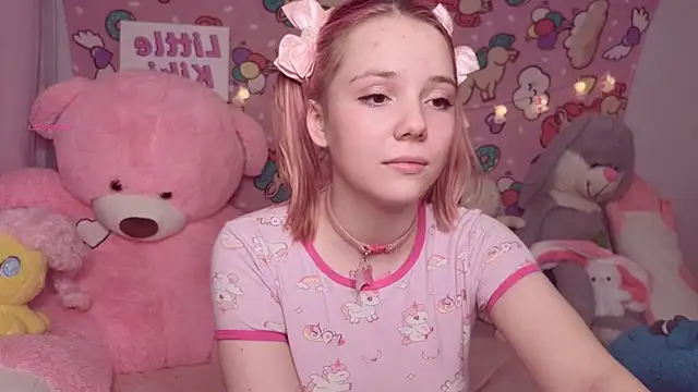 princesslittlekiki (F teen) - undress to undies until end of stream ;3