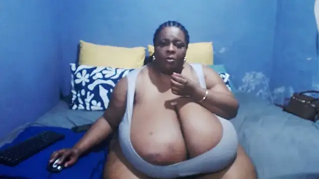 voluptuousbbw1 (F milf) - My birthday month...spoil me pls lover