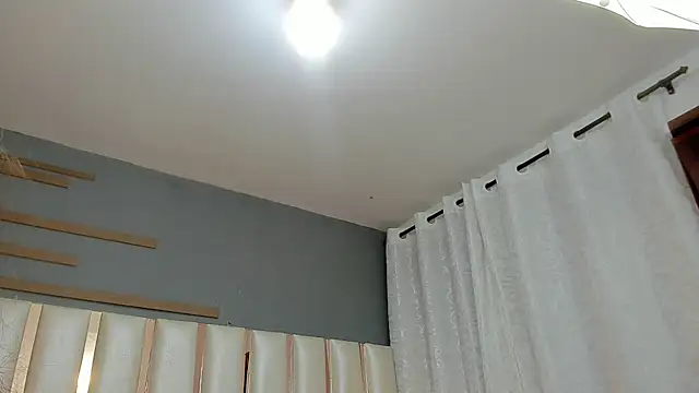 SilvanaValdez live cam on StripChat