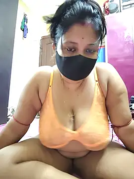 Curvy-Kamini
