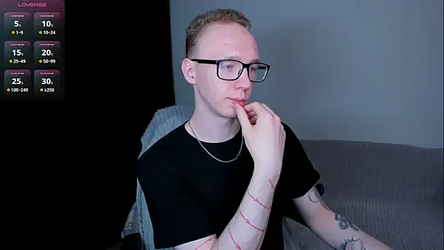 Alex_silent live cam on StripChat