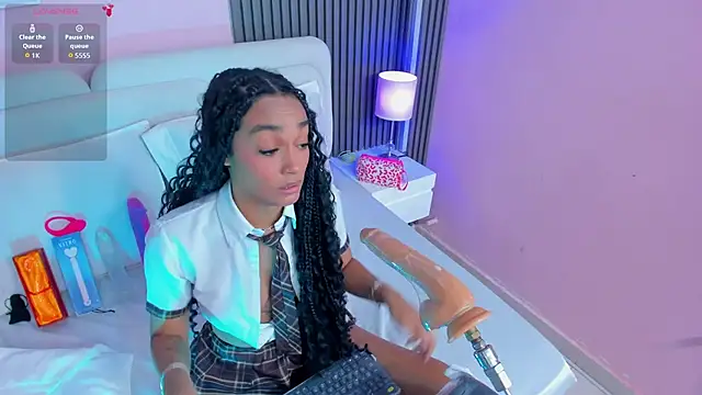 Clawdeen__wolf live cam on 