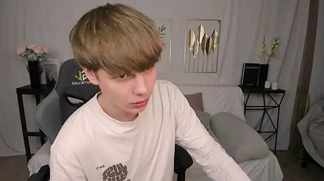 andyyzzz (M twink) - public cum show