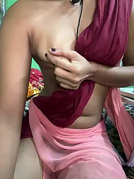 little_hot_angle (F young) - Nipple bitee