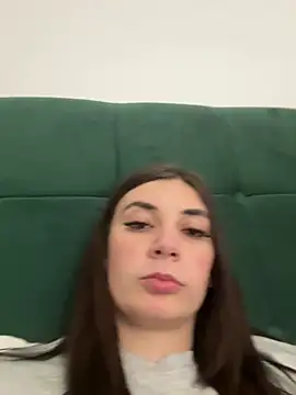 i_amdenim (F teen) - flash boobs