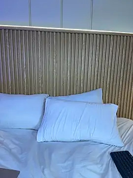 NahimiThompson live cam on StripChat