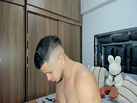 TomasEvenson live cam on StripChat