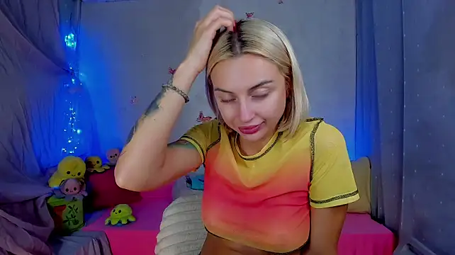 YourLizzyDoll live cam on StripChat