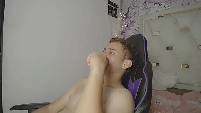 Joshpi_31 live cam on 