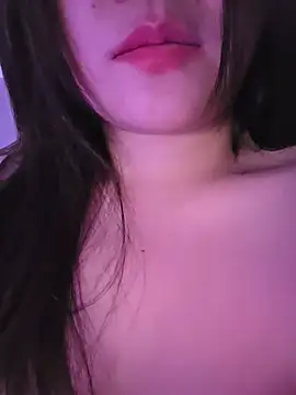 GUGU11022 live cam on StripChat