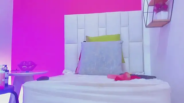Katecurvy_hot69