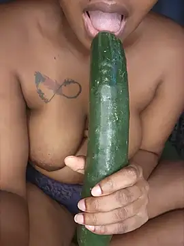 Glow1989 live cam on StripChat