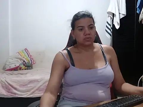 Adriana_0312 live cam on StripChat