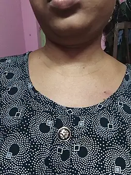 shivani-tiwari (F young) - Boobs oil