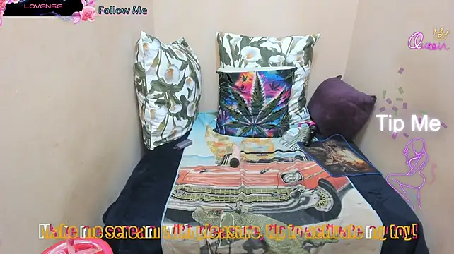 FOXY_LUNA live cam on StripChat
