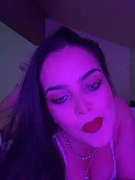 LunnaVey live cam on StripChat