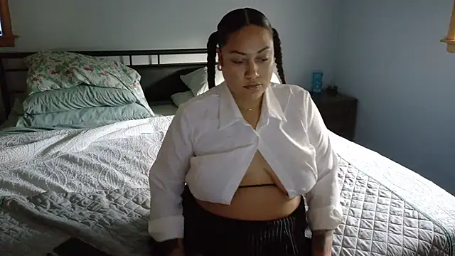 honeeyyy_pot (F young) - spread pussy