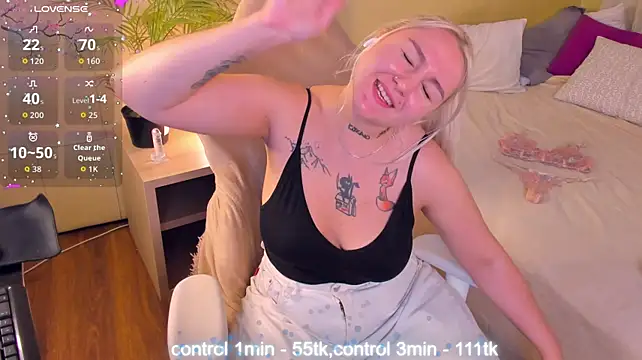 debbie_taylor (F young) - sucking a lollipop in front of the camer