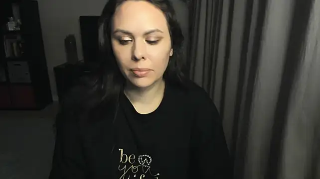 mollycheiz (F milf) - Toy control