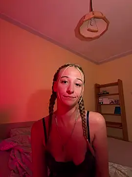 LiaaaBunny live cam on StripChat