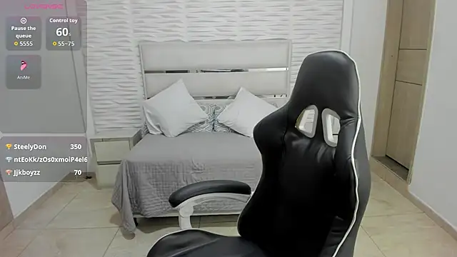 layla_irfan (F young) - flashes her butt