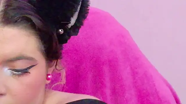 Sachi_Meow live cam on StripChat