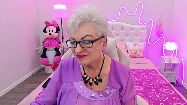 KayleSmoll live cam on StripChat
