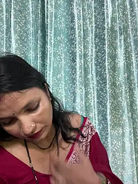 Priyaa_1433 live cam on StripChat