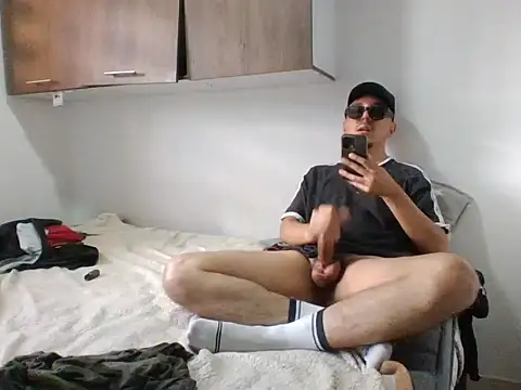 axeldaviid live cam on StripChat