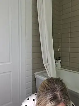 elle_milfa (F milf) - Dildo in pussy in doggy