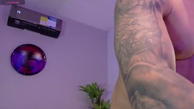 tony_muscle (Ask my age) - show + masturbation+1fingerin my ass