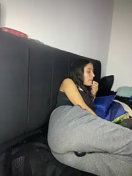 hotwife26 (F teen) - show tits