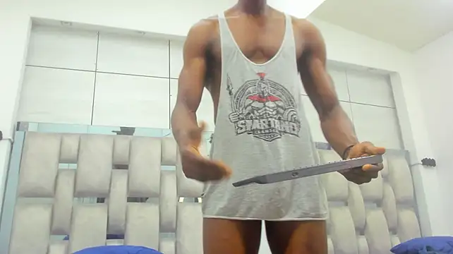 derek_raser (Ask my age) - SHOW BICEPS AND TRICEPS