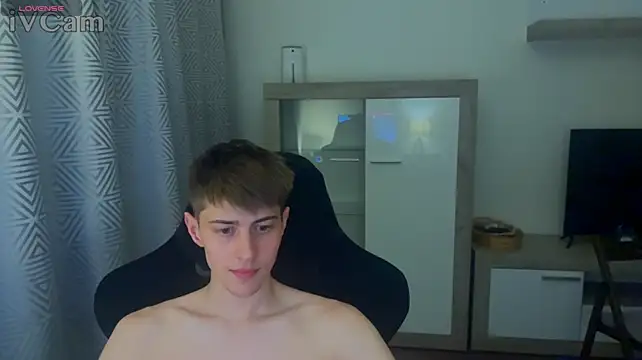 eva_and_lan (M young) - let's Daniel stand up and show himself