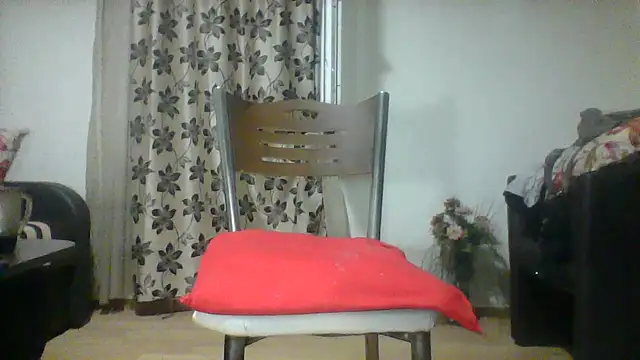 Ely_Elenita live cam on StripChat