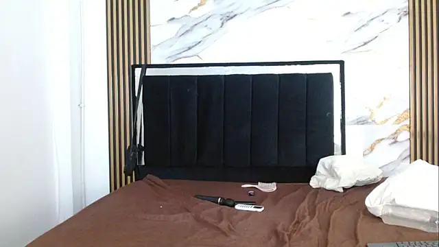 lau_and_andy live cam on StripChat