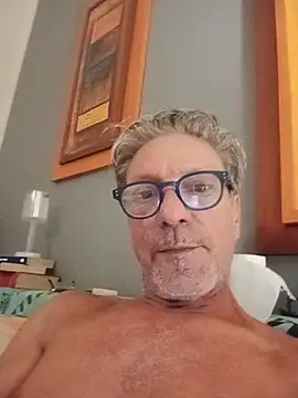 Deddyitalia3p live cam on StripChat
