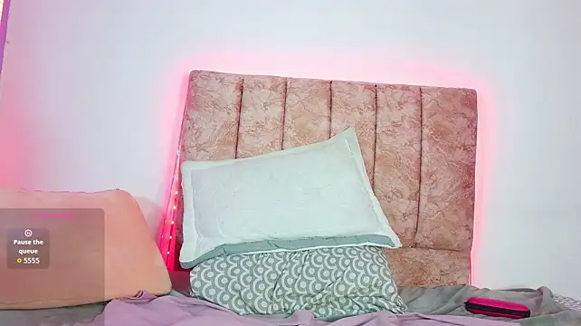 Ava_Raye live cam on StripChat
