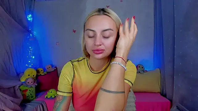 yourlizzydoll (F young) - topless+oil tits 2 min