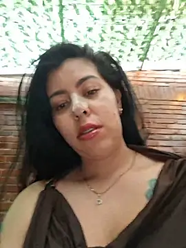 Luianna live cam on StripChat
